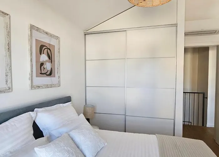 Nocturno * Brodarica (Sibenik-Knin)